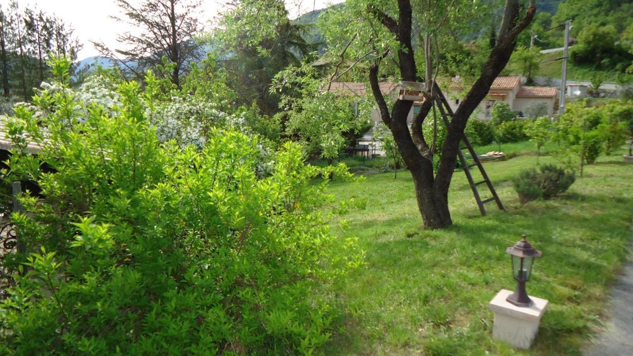 Joelle Et Daniel Bed & Breakfast Entrevaux Exterior photo