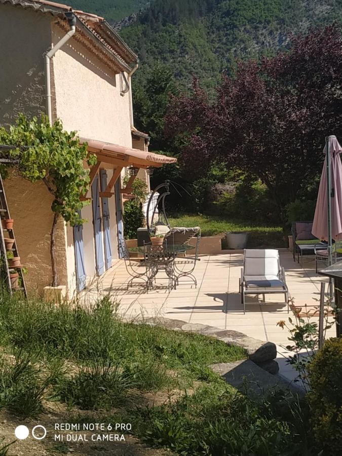 Joelle Et Daniel Bed & Breakfast Entrevaux Exterior photo